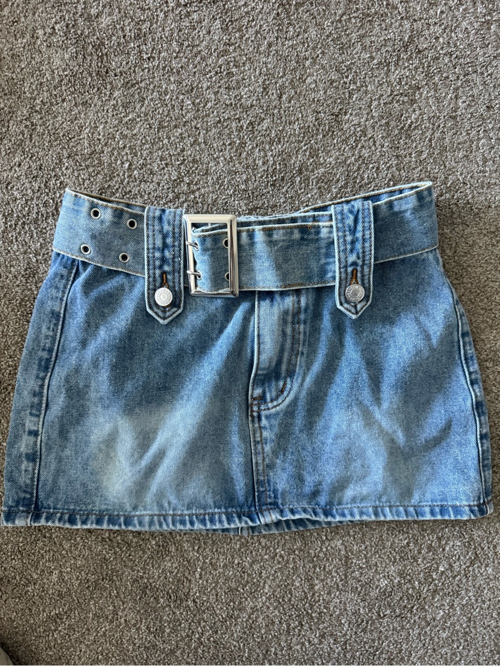 Y2K Light Wash Denim Mini Skirt Wide Buckle Belt Grommet Detail EUC XS